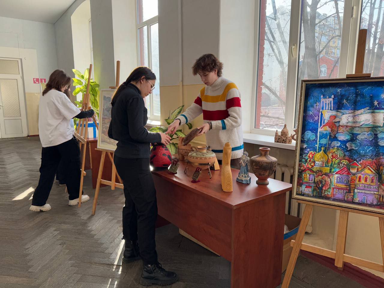 В Международный день художника в Северо-Осетинском педагогическом колледже состоялась яркая выставка