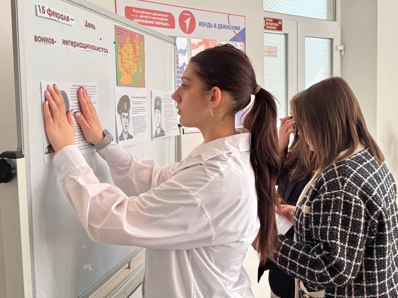 Студенческий актив СОПК подготовил информационный стенд ко Дню памяти воинов-интернационалистов.